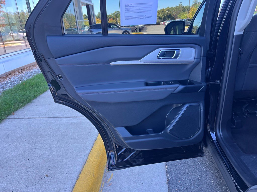 Certified 2025 Ford Explorer Active AWD/4WD image 18