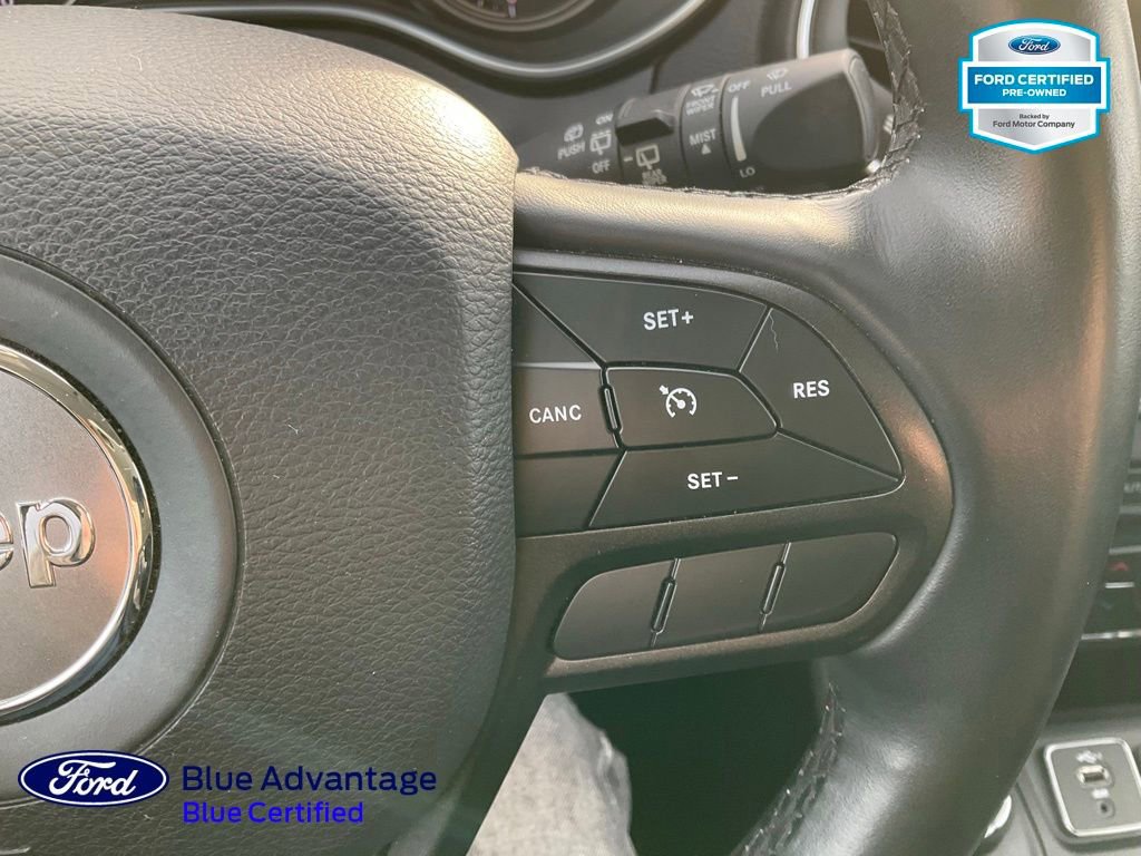 Used 2019 Jeep Cherokee Trailhawk w/ Cold Weather Group image 16