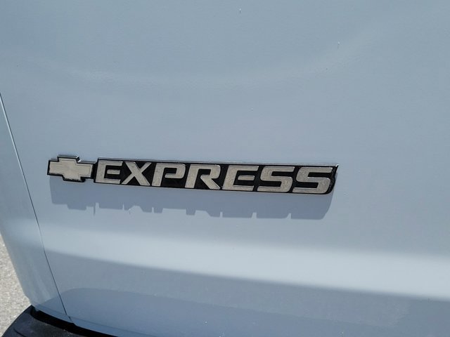 Used 2017 Chevrolet Express 3500 LT w/ LT Preferred Equipment Group RWD image 9