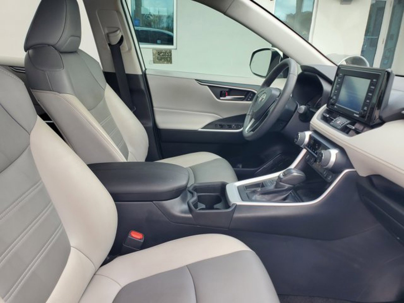 Used 2021 Toyota RAV4 XLE Premium image 37