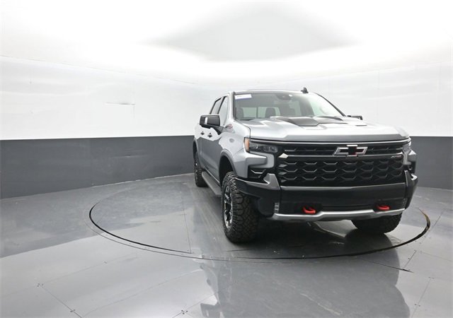 Used 2023 Chevrolet Silverado 1500 ZR2 image 2