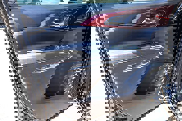 Used 2025 Chevrolet Traverse RS w/ LPO, Floor Liner Package image 21