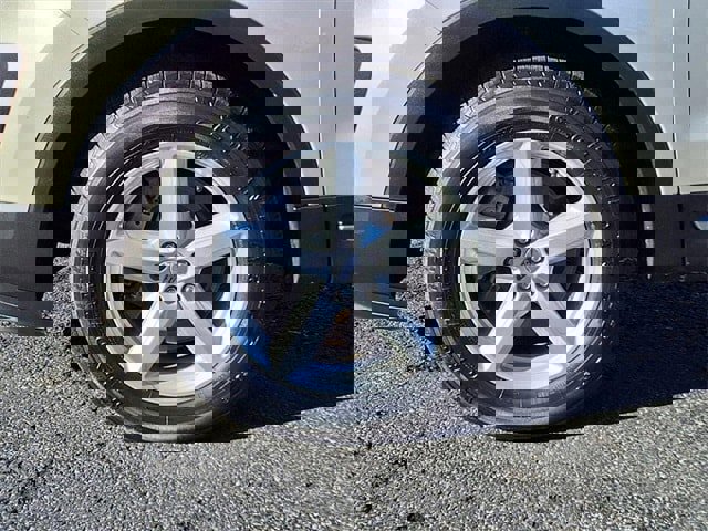 Certified 2017 Ford Explorer XLT w/ Equipment Group 202A image 9