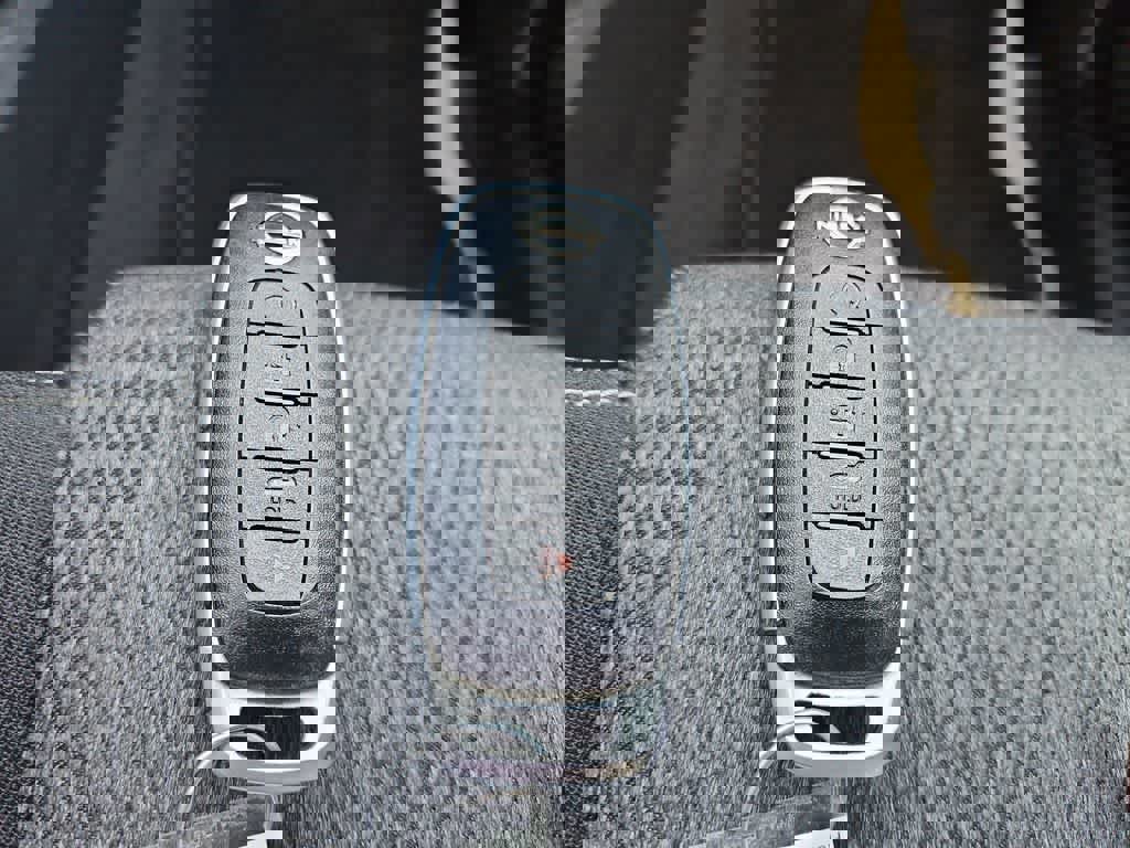 Used 2024 Nissan Rogue SV image 35