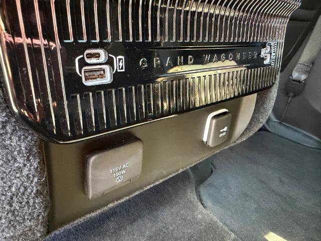 Used 2022 Jeep Grand Wagoneer Series III w/ Rear Seat Video Group 1 AWD/4WD image 25