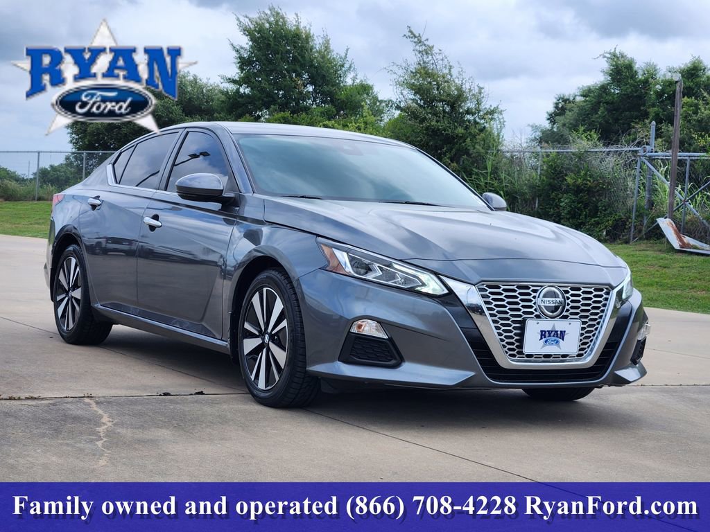 Used 2022 Nissan Altima 2.5 SV w/ SV Premium Package FWD image 2