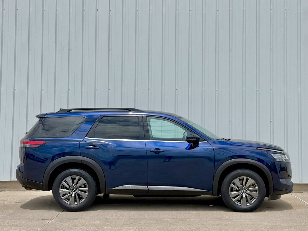 Used 2022 Nissan Pathfinder SV AWD/4WD image 7