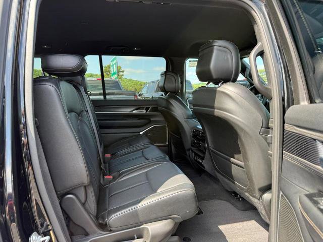 Used 2024 Jeep Wagoneer L Series II w/ Flexible Seating Group AWD/4WD image 11