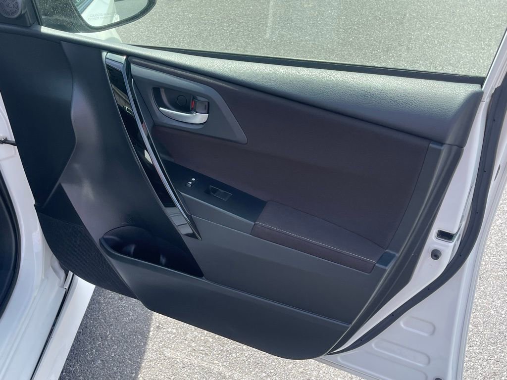 Used 2018 Toyota Corolla iM image 15