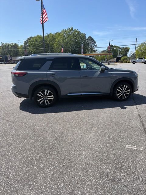 Used 2025 Nissan Pathfinder Platinum image 5