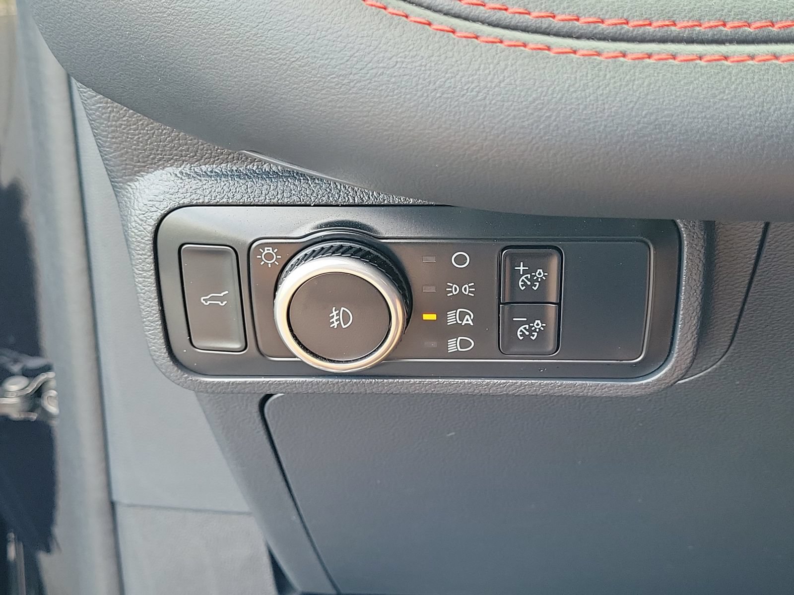 Certified 2025 Ford Explorer ST RWD image 30