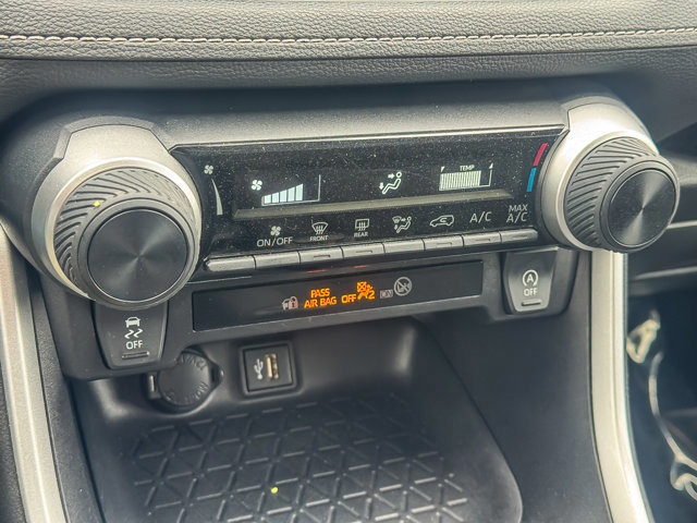Used 2024 Toyota RAV4 LE image 17