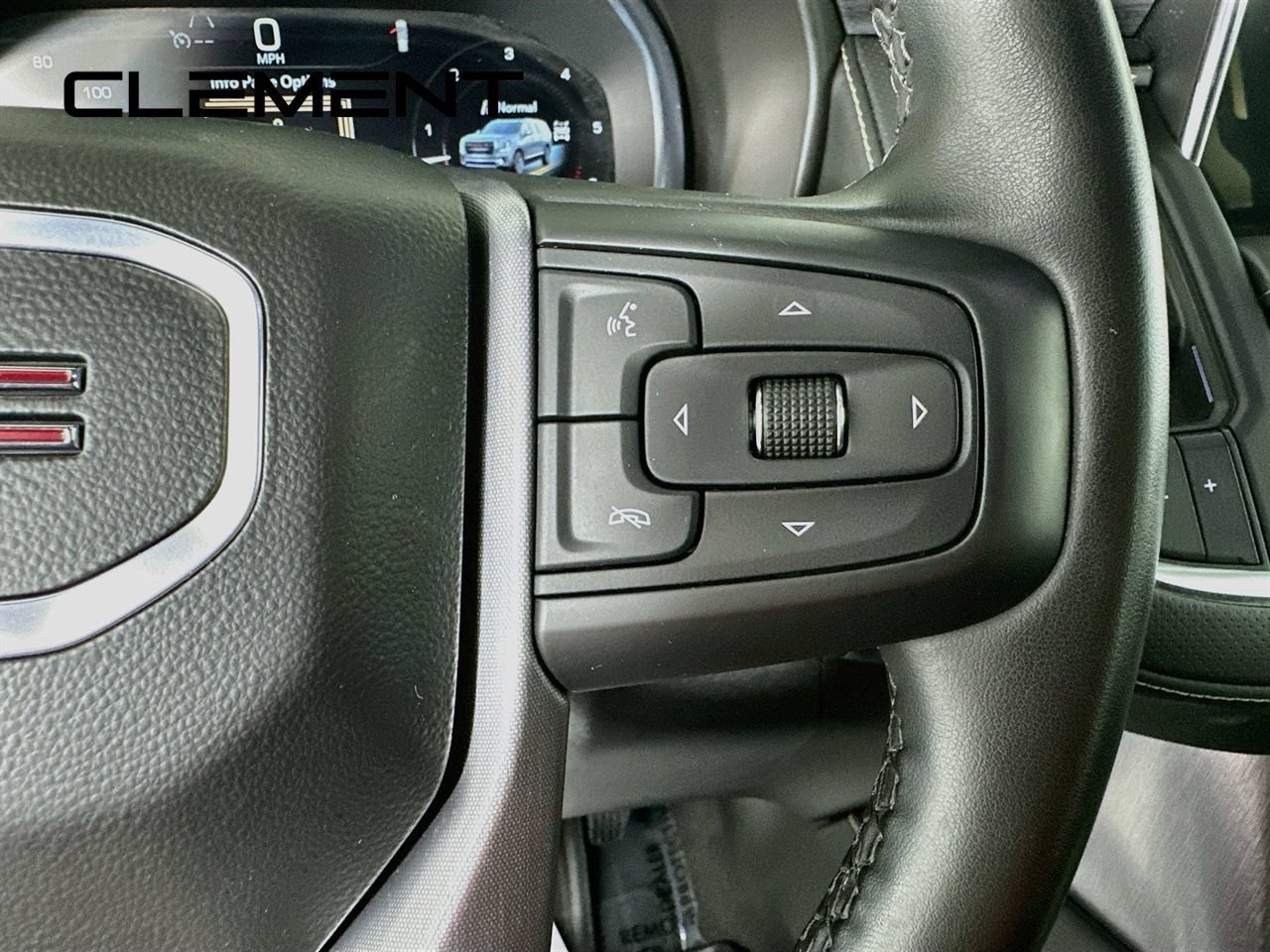Used 2024 GMC Yukon XL SLT AWD/4WD image 17