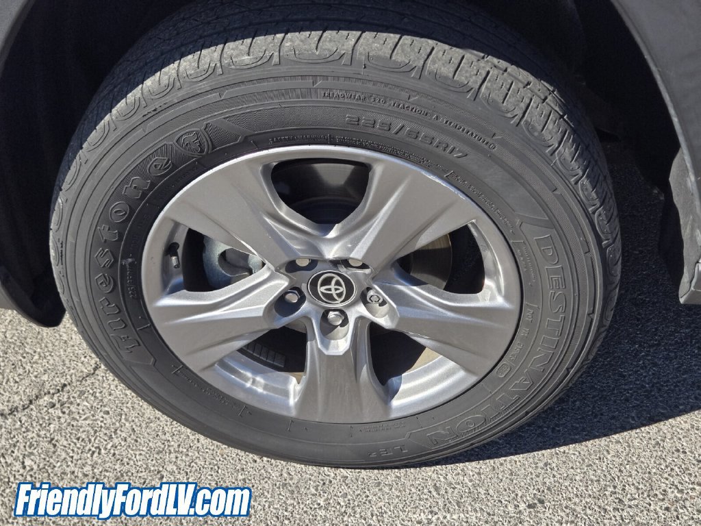 Used 2024 Toyota RAV4 XLE AWD/4WD image 3