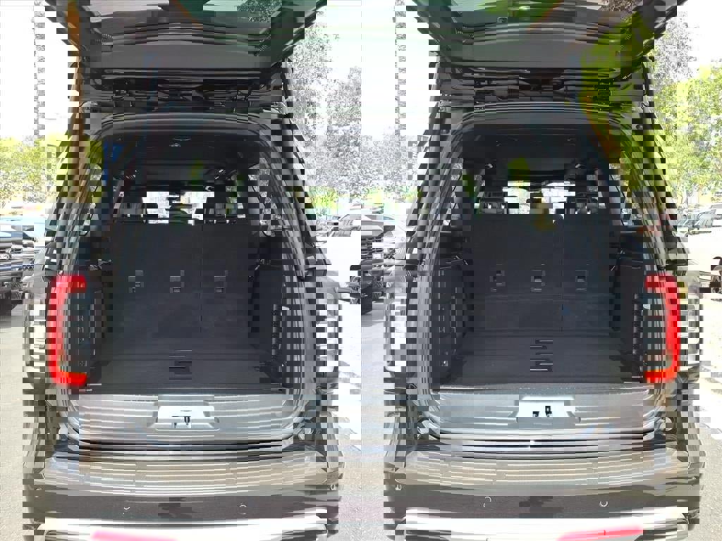 Certified 2024 Ford Expedition Max Platinum image 17