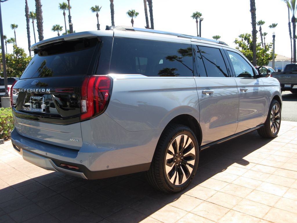 Certified 2025 Ford Expedition Max Platinum w/ Driver's Package AWD/4WD image 4