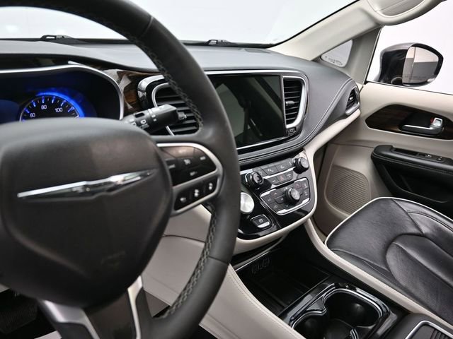 Used 2024 Chrysler Pacifica Limited image 24