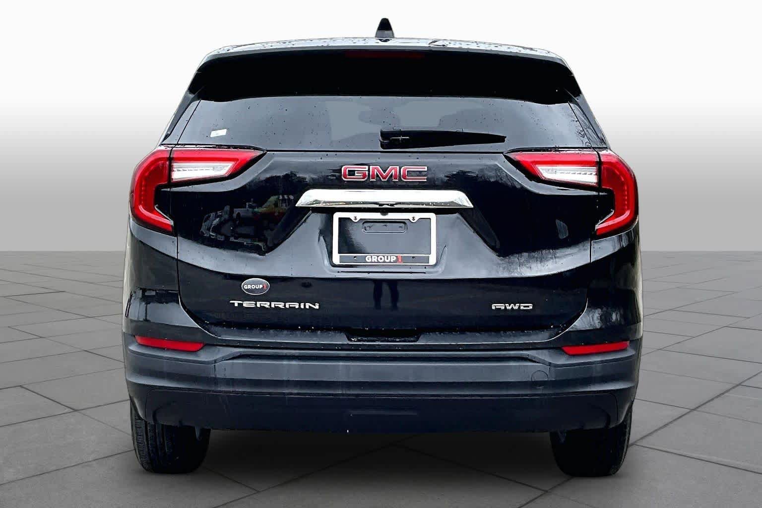 Used 2024 GMC Terrain SLE AWD/4WD image 5