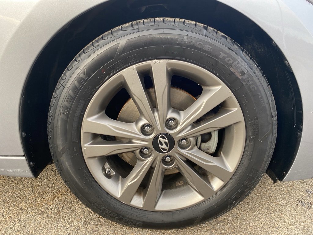 Used 2017 Hyundai Elantra SE image 9