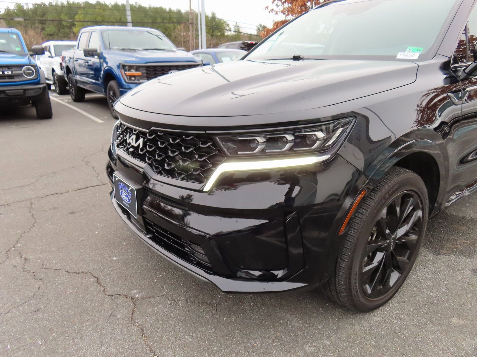 Used 2023 Kia Sorento SX image 2