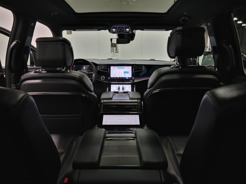 Used 2022 Jeep Grand Wagoneer Series I AWD/4WD image 14
