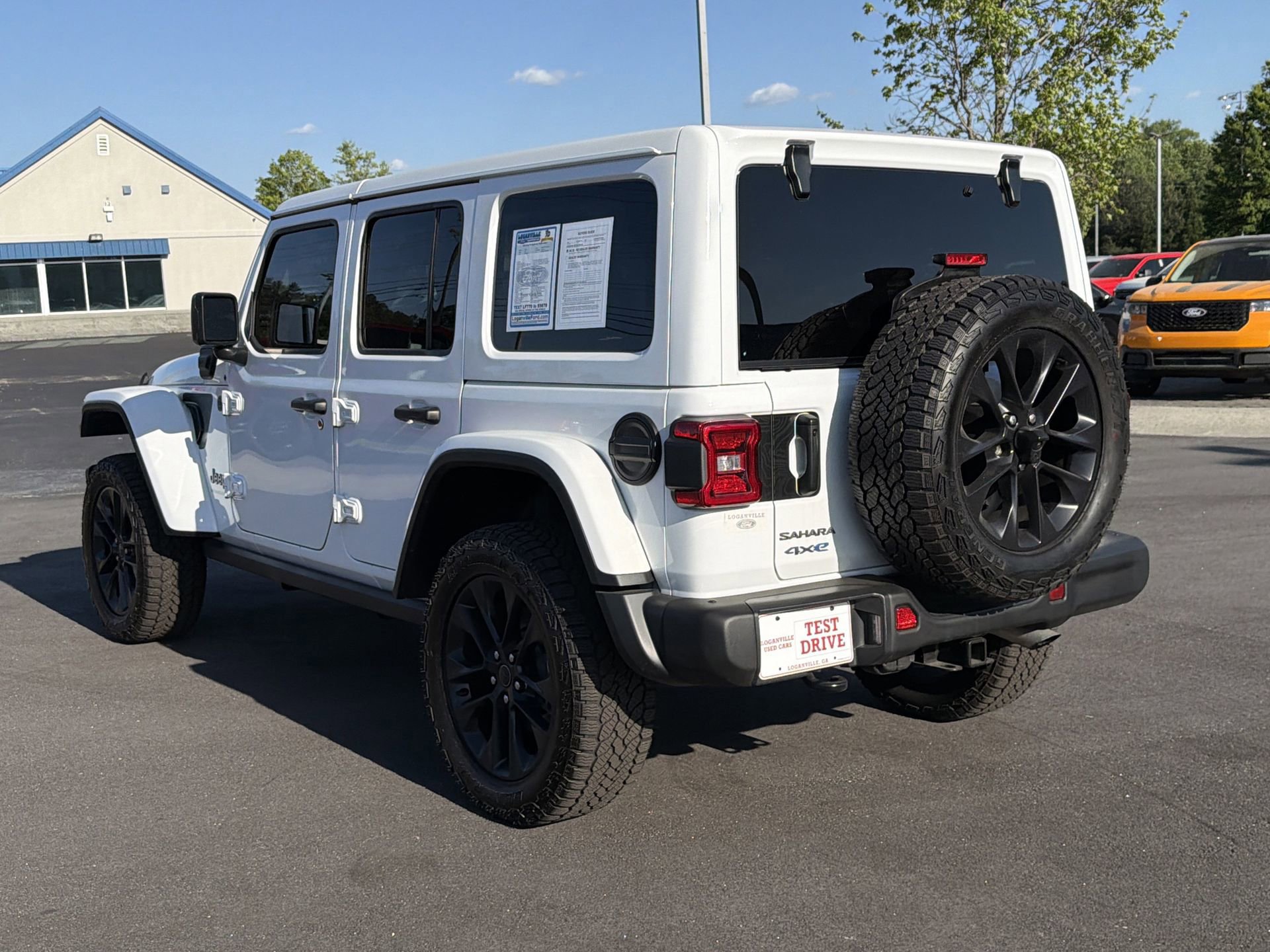 Used 2025 Jeep Wrangler Unlimited Sahara AWD/4WD image 5