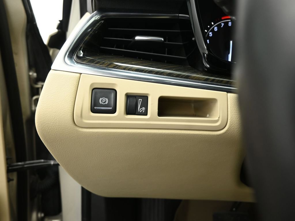 Used 2017 Cadillac XT5 FWD image 11