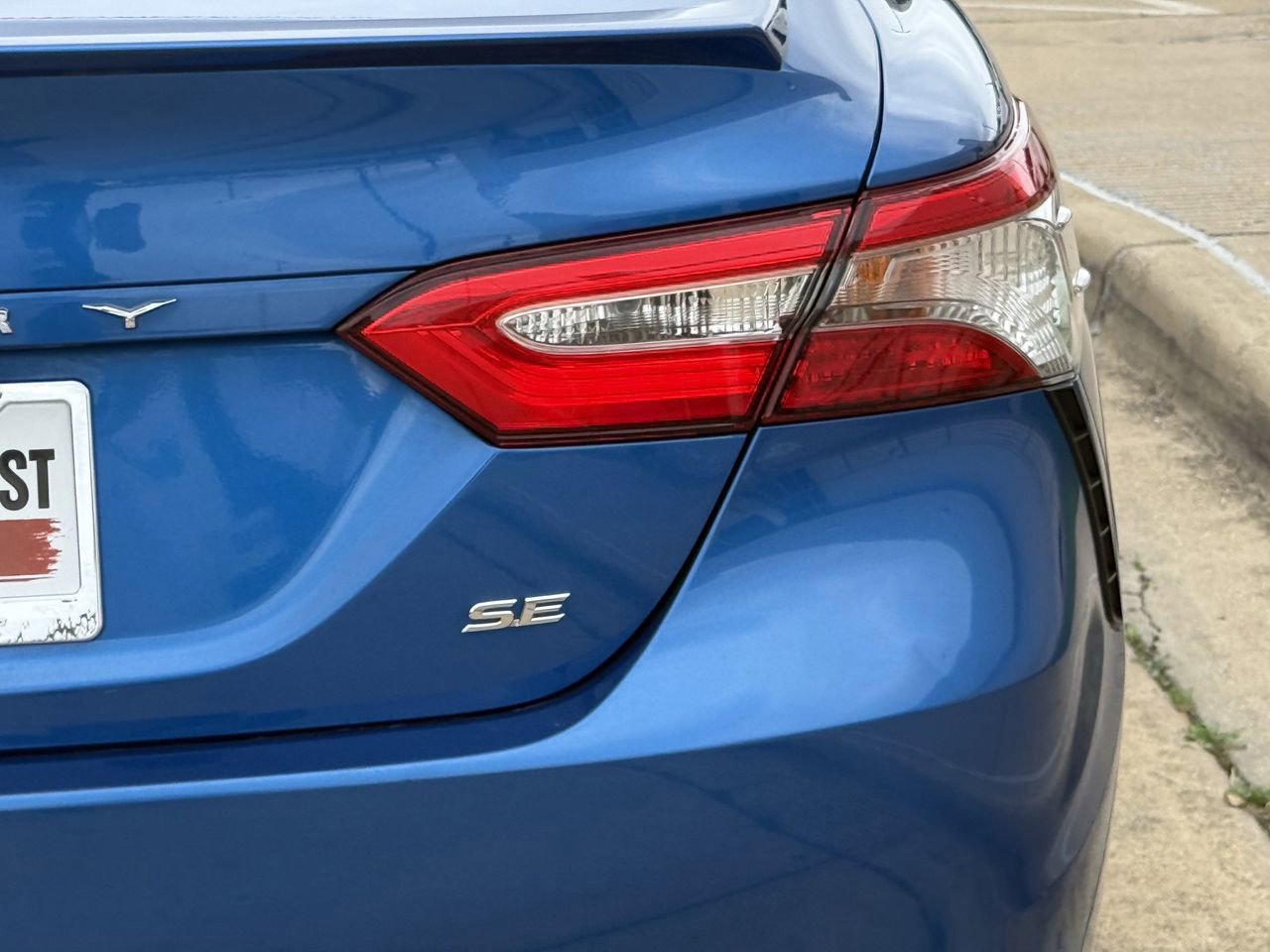 Used 2019 Toyota Camry SE image 8