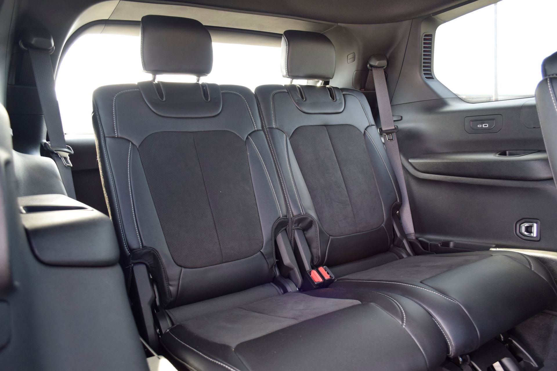 Used 2023 Jeep Grand Cherokee L Laredo image 23