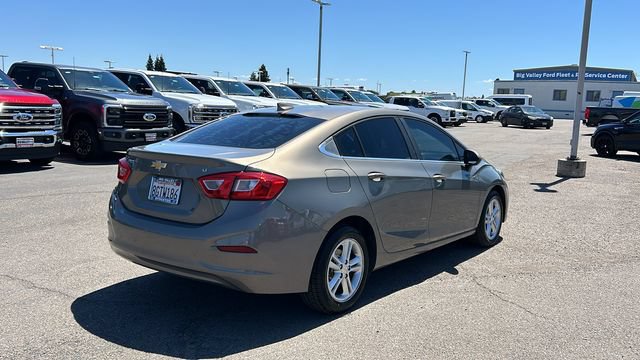 Used 2018 Chevrolet Cruze LT w/ Convenience Package FWD image 3
