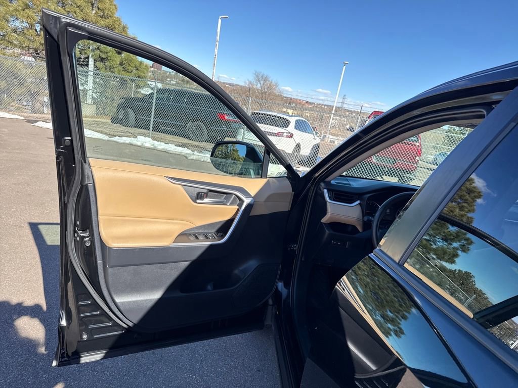 Used 2021 Toyota RAV4 XLE w/ Carpet Mat Package (TMS) AWD/4WD image 12