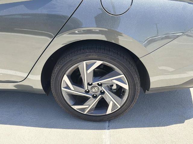 Used 2025 Hyundai Elantra SEL FWD image 12