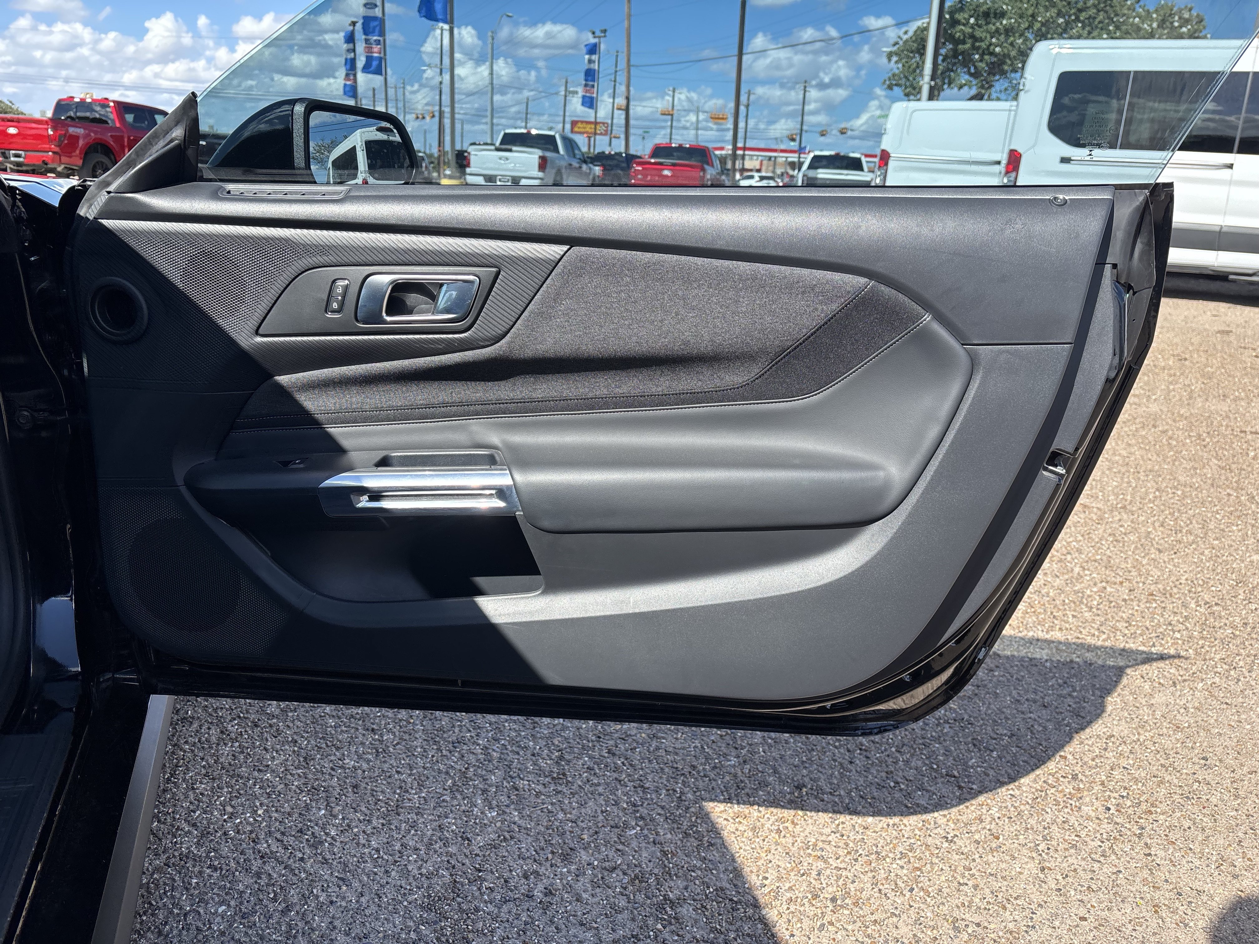 Certified 2025 Ford Mustang Coupe RWD image 15