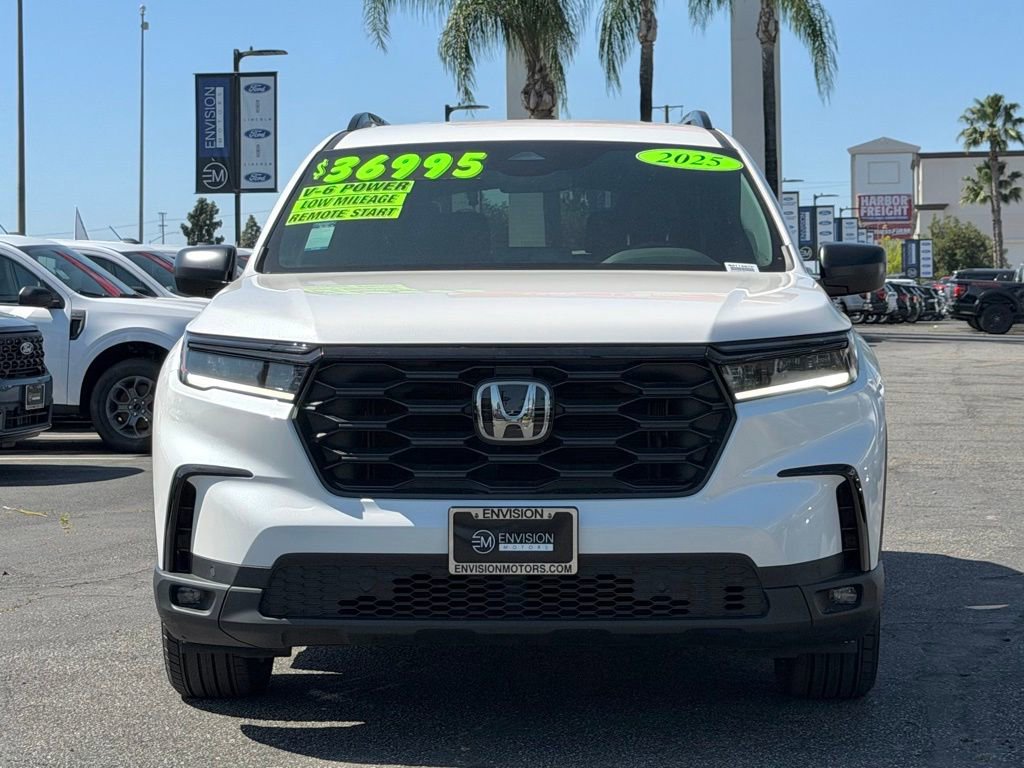 Used 2025 Honda Pilot Sport image 3