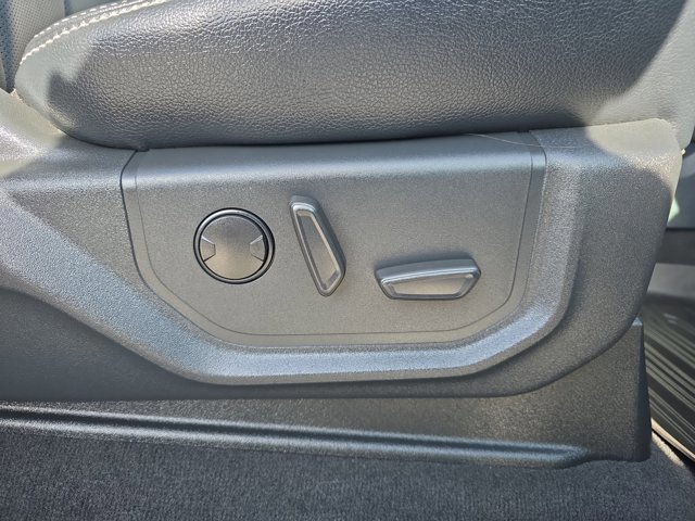 Certified 2022 Ford F350 Lariat w/ Tremor Off-Road Package image 31