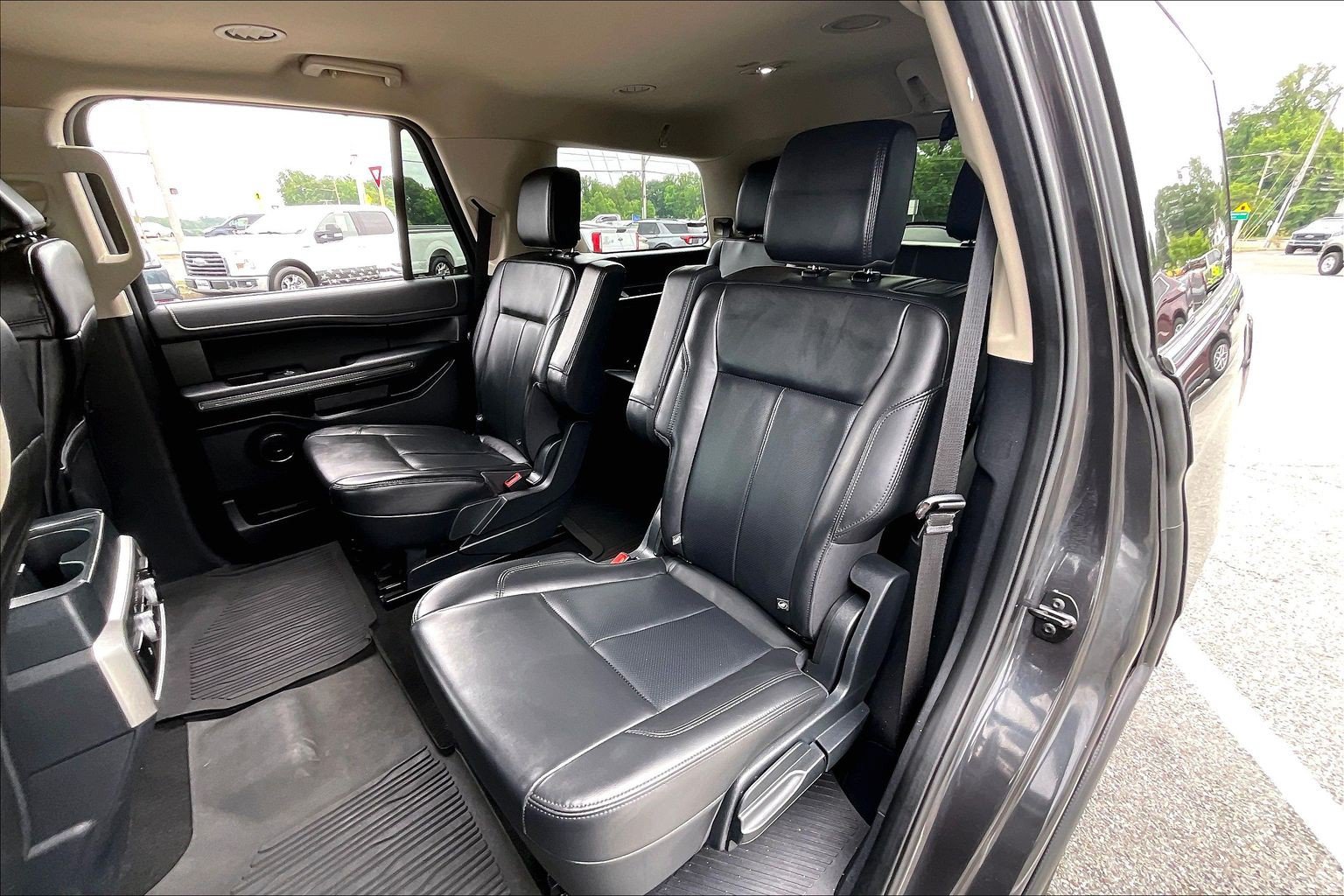 Certified 2024 Ford Expedition XLT RWD image 23