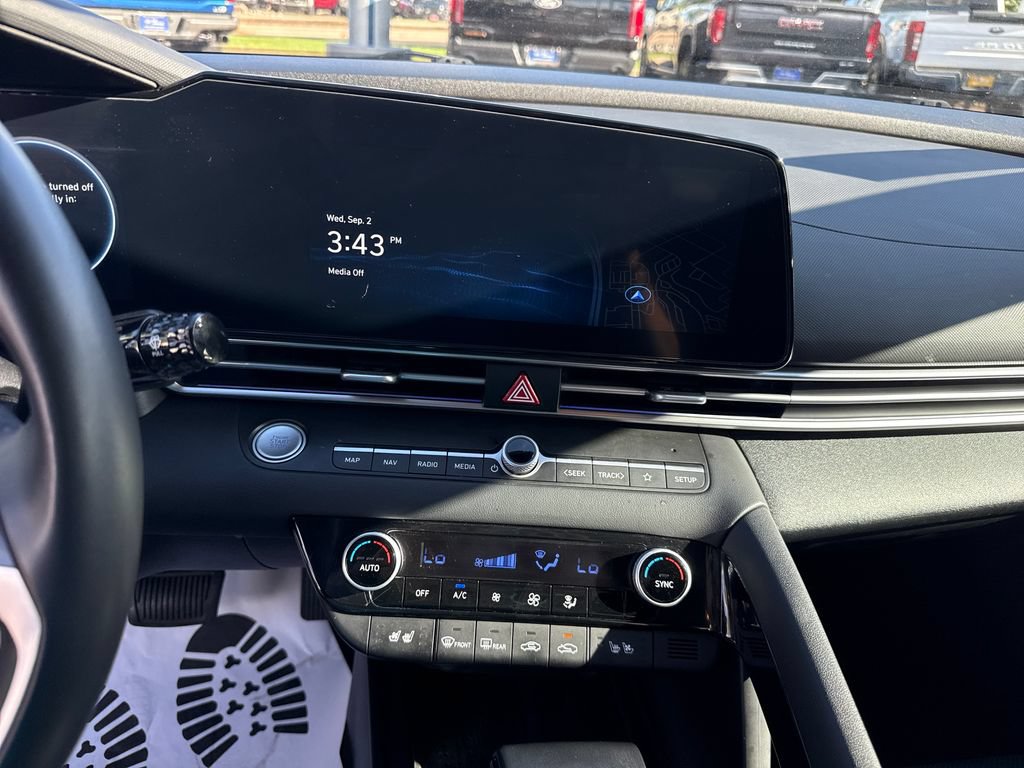 Used 2023 Hyundai Elantra Limited FWD image 18