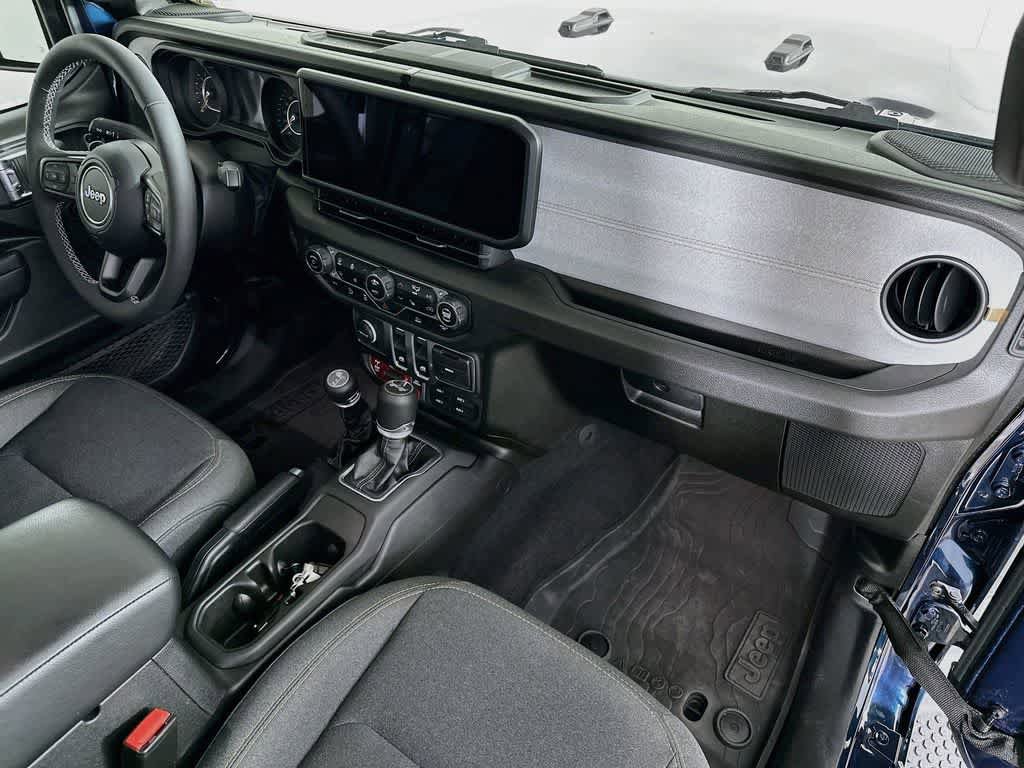 Used 2025 Jeep Wrangler Sport AWD/4WD image 30