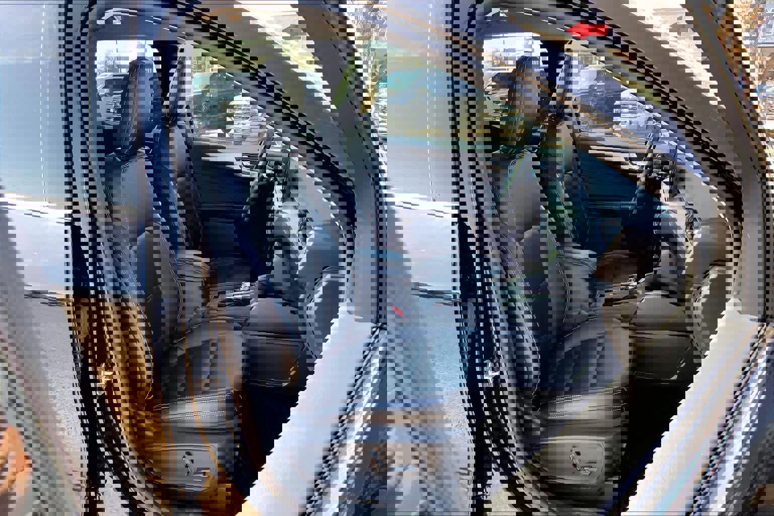 Certified 2025 Ford Escape Platinum image 11