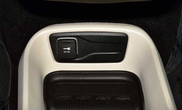 Used 2022 Chrysler Voyager LX FWD image 34