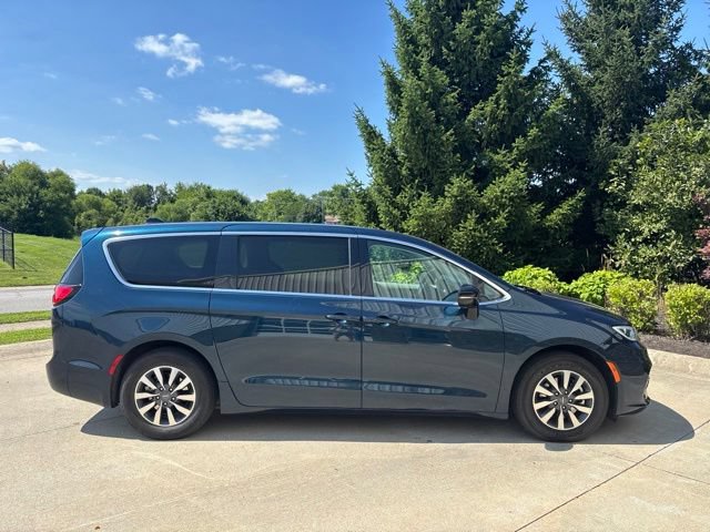 Used 2024 Chrysler Pacifica Limited FWD image 4