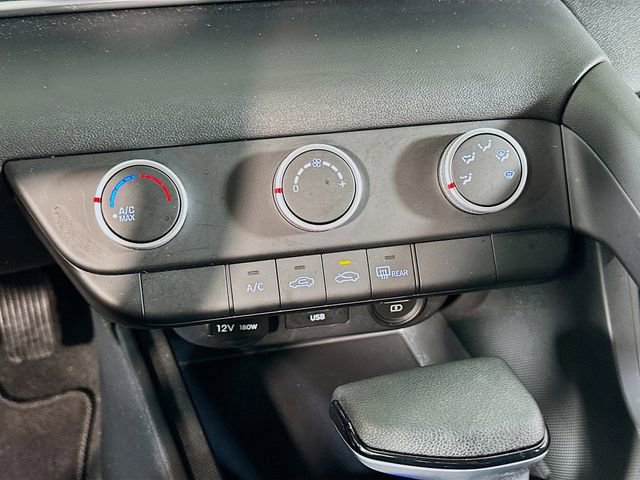 Used 2022 Hyundai Elantra SE image 28
