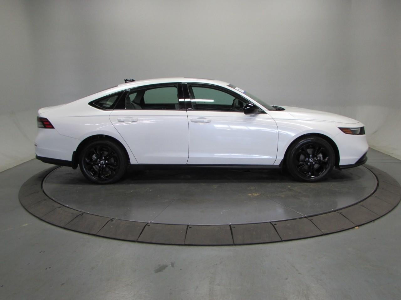 Used 2025 Honda Accord SE image 8
