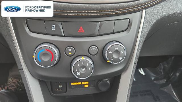 Used 2022 Chevrolet Trax LT w/ LT Convenience Package AWD/4WD image 16