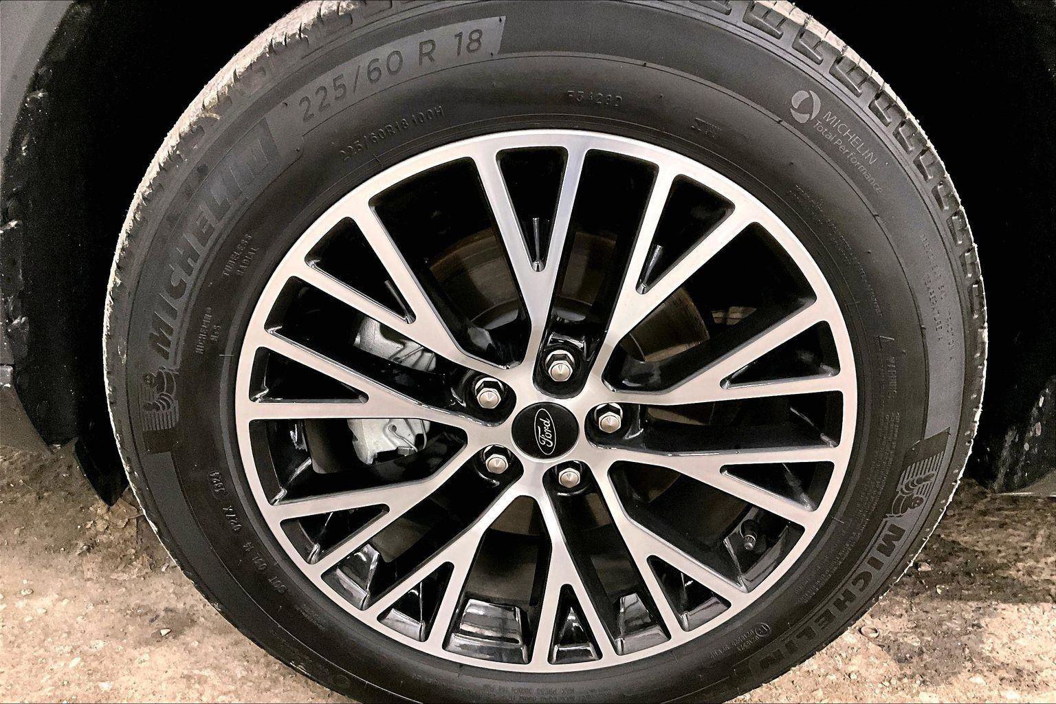 Certified 2025 Ford Escape SE w/ PHEV Premium Package image 10