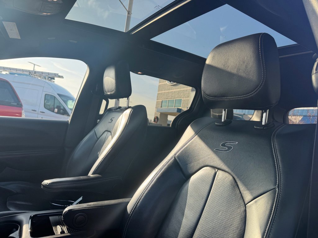 Used 2022 Chrysler Pacifica Touring-L w/ S Appearance Package image 29