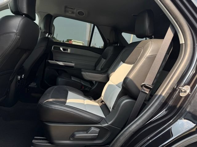 Certified 2024 Ford Explorer XLT w/ Equipment Group 202A AWD/4WD image 8