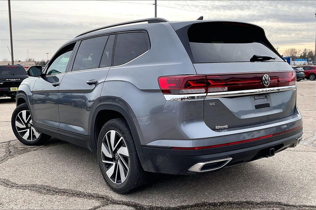 Used 2024 Volkswagen Atlas SE image 2
