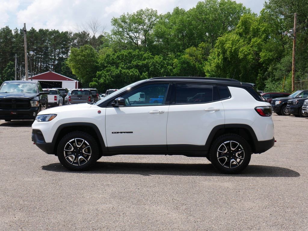 Used 2024 Jeep Compass Trailhawk AWD/4WD image 5