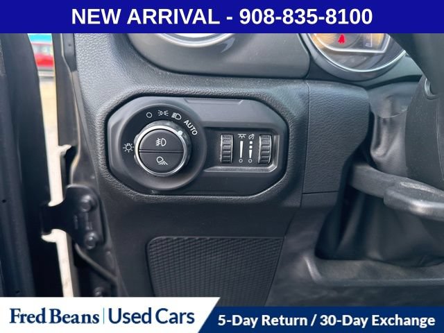 Used 2022 Jeep Gladiator Overland w/ LED Lighting Group AWD/4WD image 14